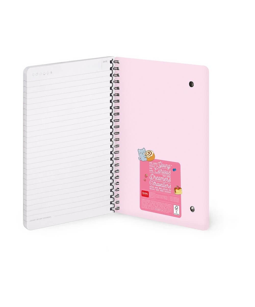 Intérieur du cahier A5 Chat de Legami avec ses pages lignées et sa couverture arrière, sur fond blanc