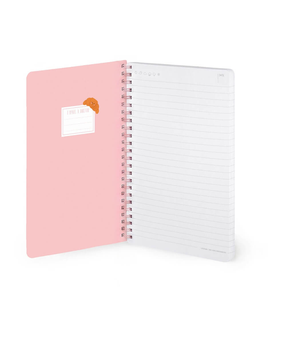 Cahier A5 Croissant de Legami ouvert sur ses pages lignées et sa couverture intérieure, sur fond blanc
