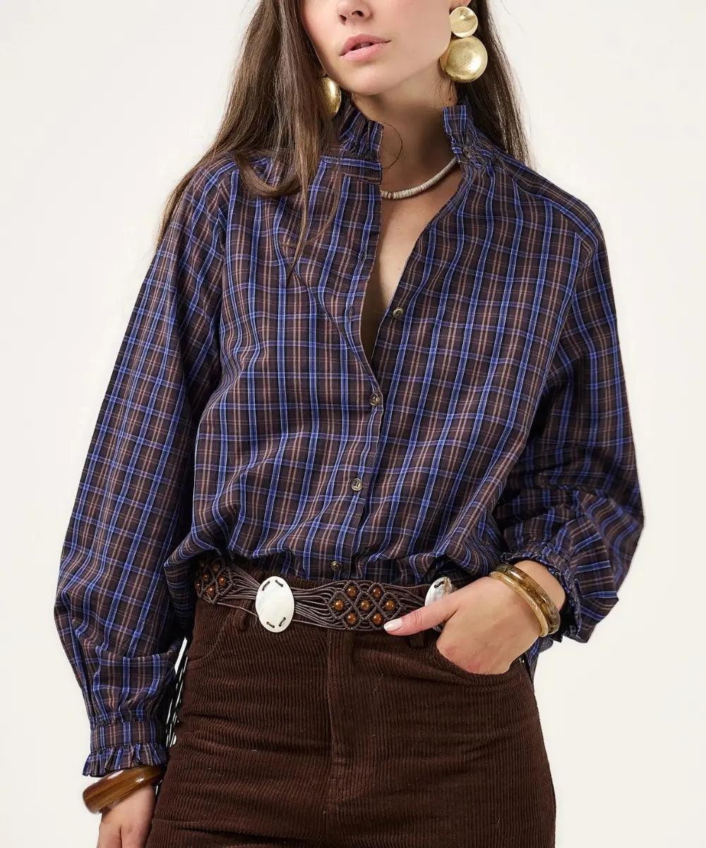 Blouse a carreaux Hervé avec col montant a volants et poignets fronces volantés.
