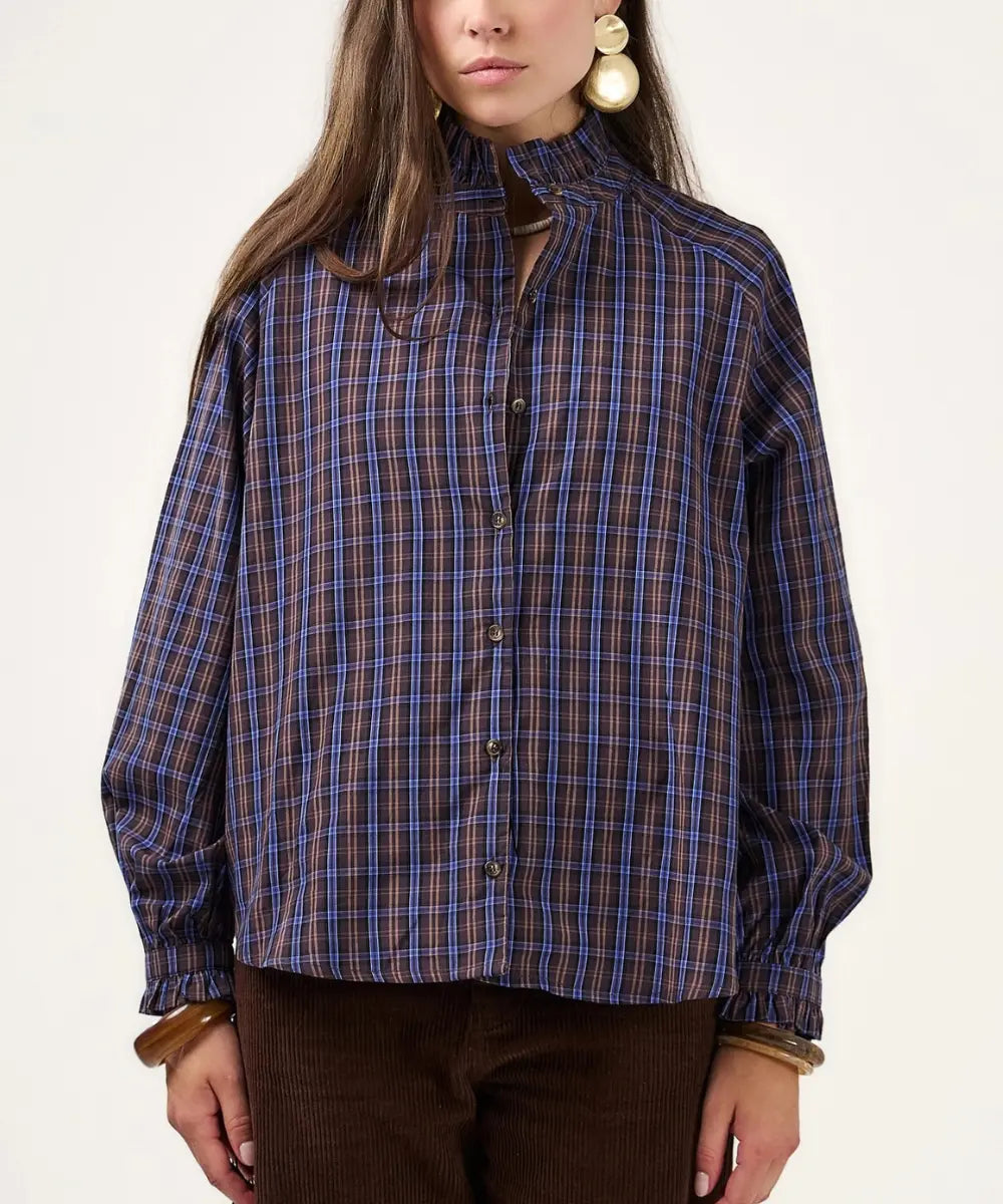 Blouse a carreaux Hervé avec col montant a volants et poignets fronces volantés.