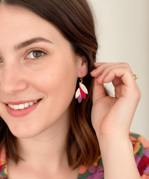 Boucles d'oreilles Tibre portées par un mannequin
