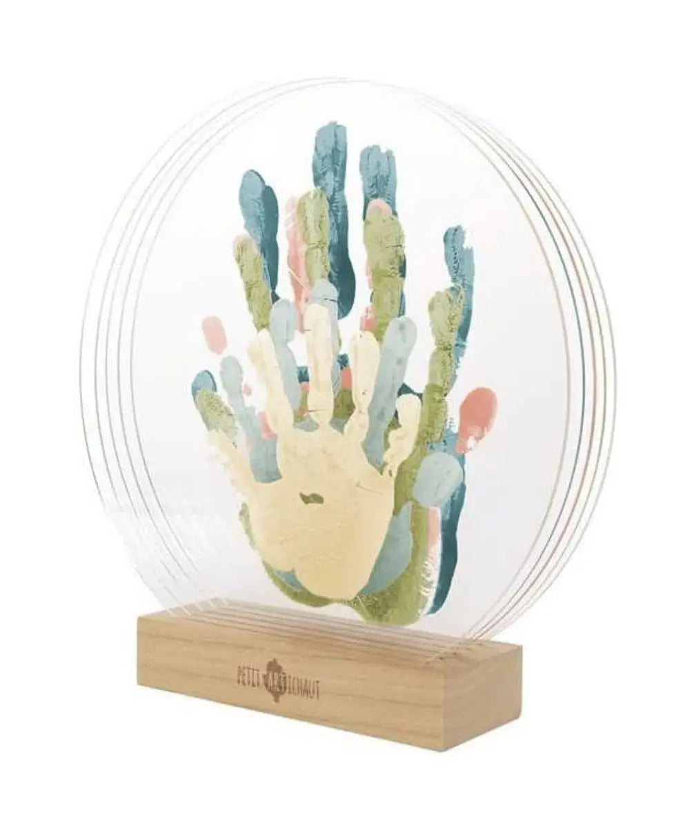 Cadre Empreintes Famille de Petit Artichaut sur un fond blanc