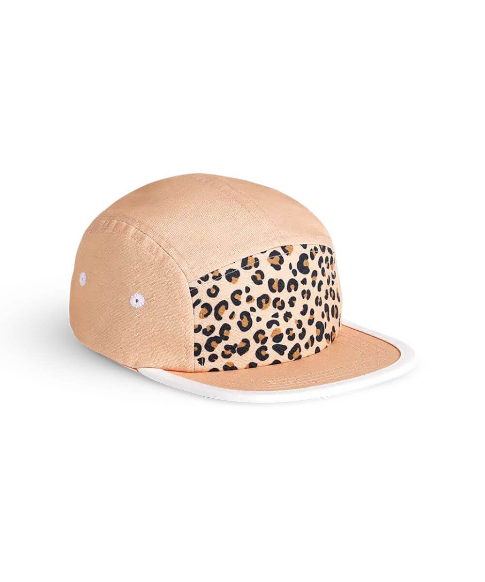 Casquette Léopard Abricot de la marque Ki ET LA, sur fond blanc