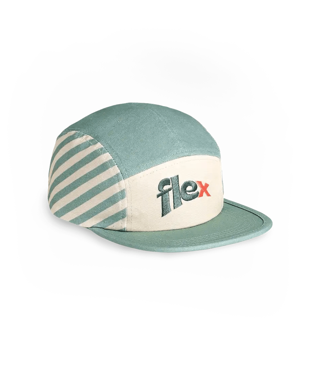 Casquette rayée Vert Sauge Ki ET LA, vue de face avec broderie "Flex, fond blanc