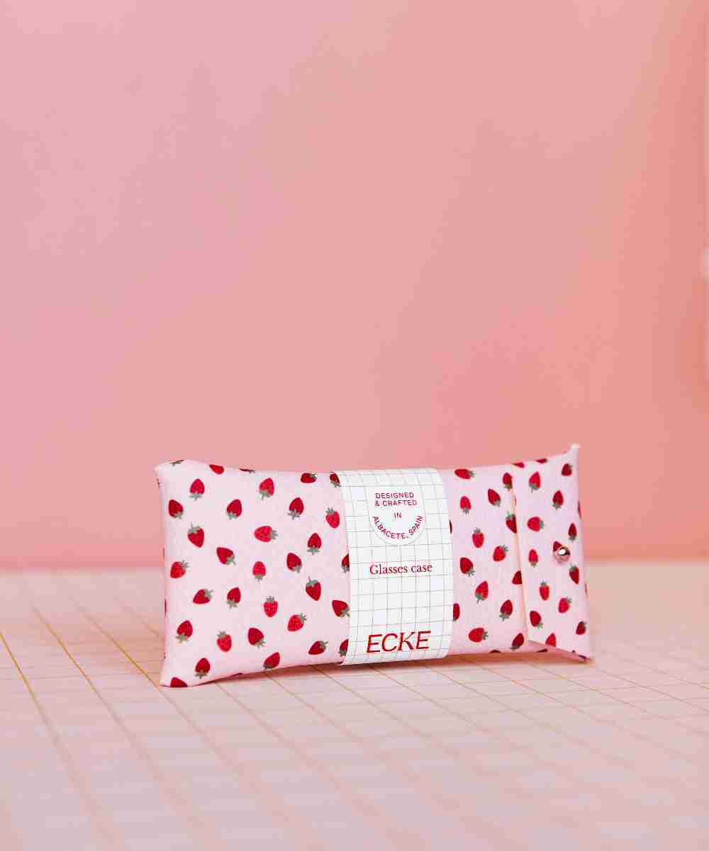 Etui à lunettes Fraises Rose de la marque Ecke, position horizontale