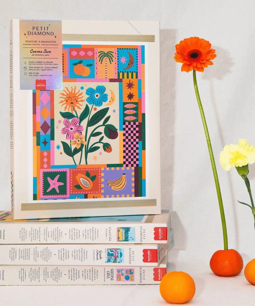 Photo du coffret d'arts créatifs Petit Diamond Painting Cosmo Sun posé sur une table