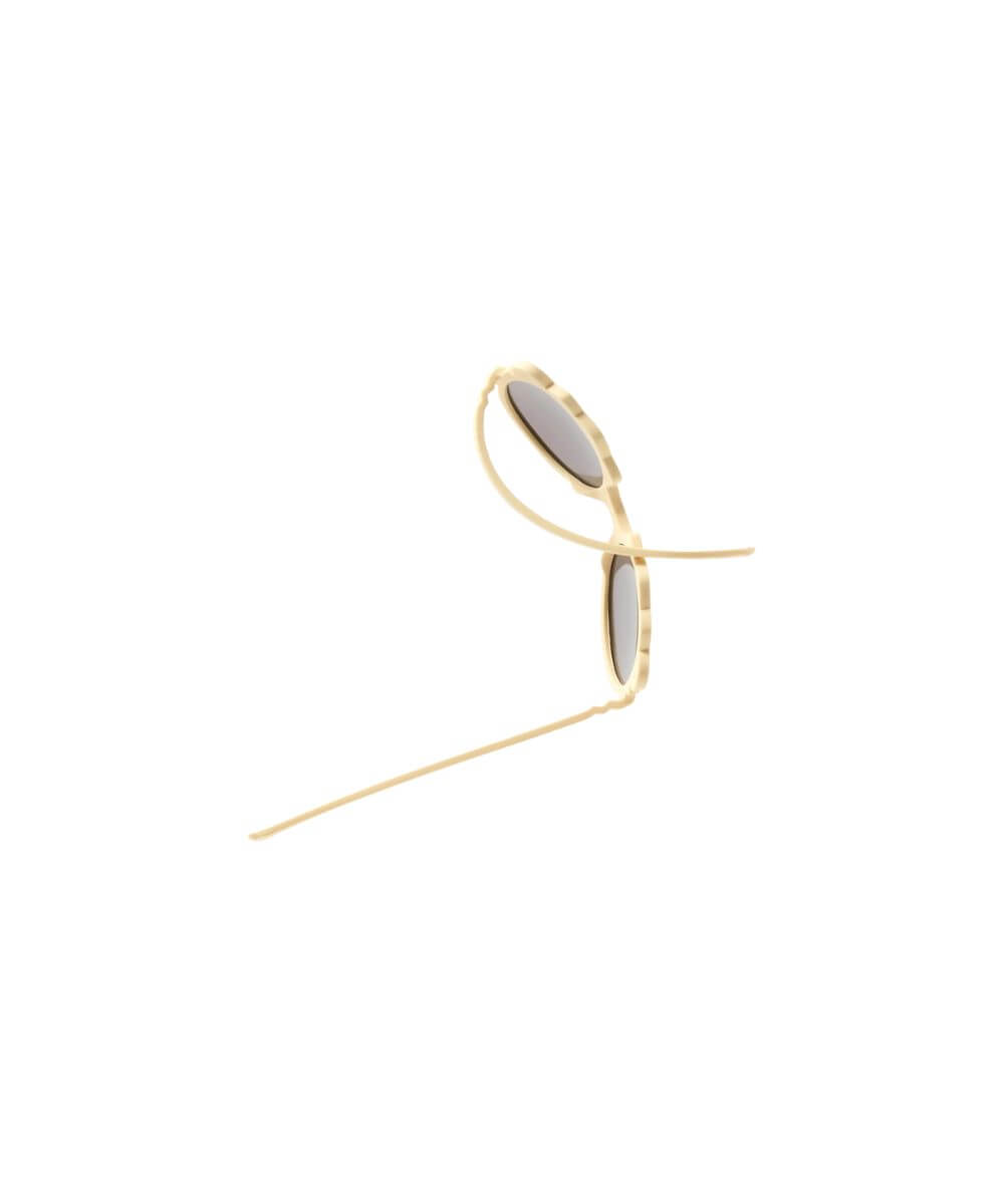 Lunettes Lion Couleur Vanille de la marque KI ET LA, sur fond blanc, les branches tordues pour montrer leur resistance