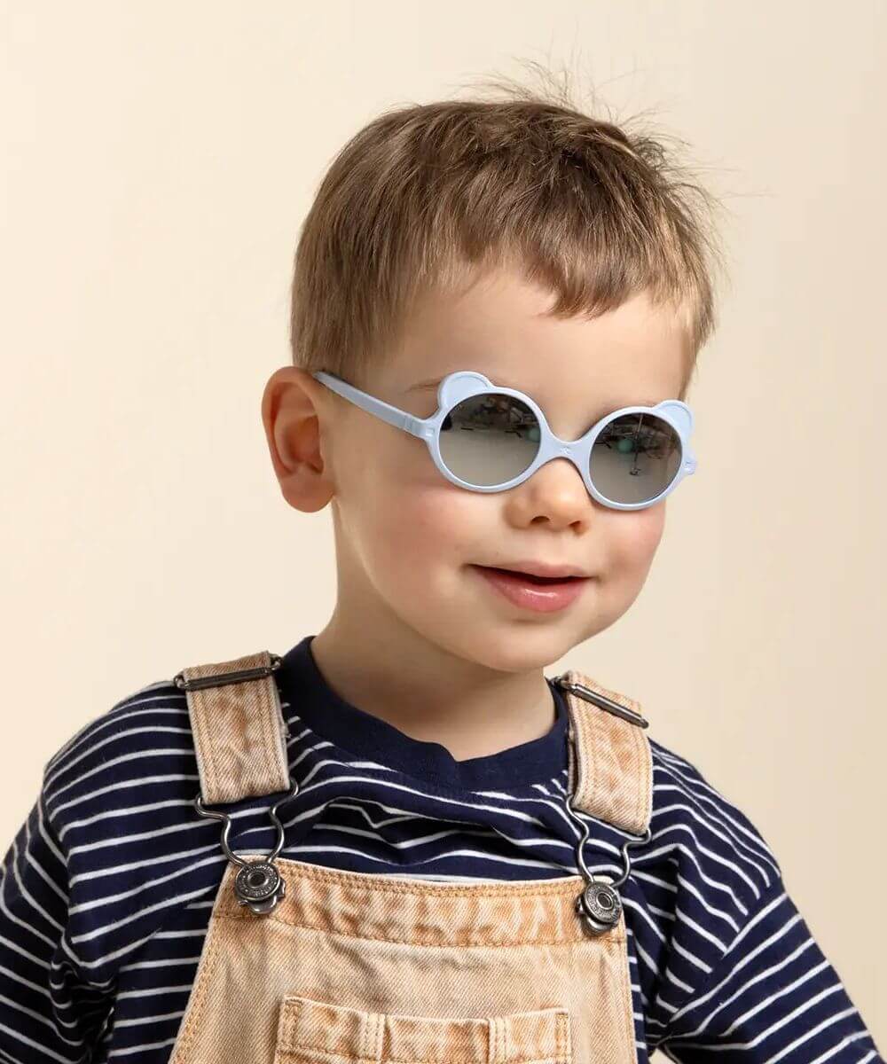 Lunettes Ourson Couleur Bleu clair de la marque KI ET LA, portées par un enfant