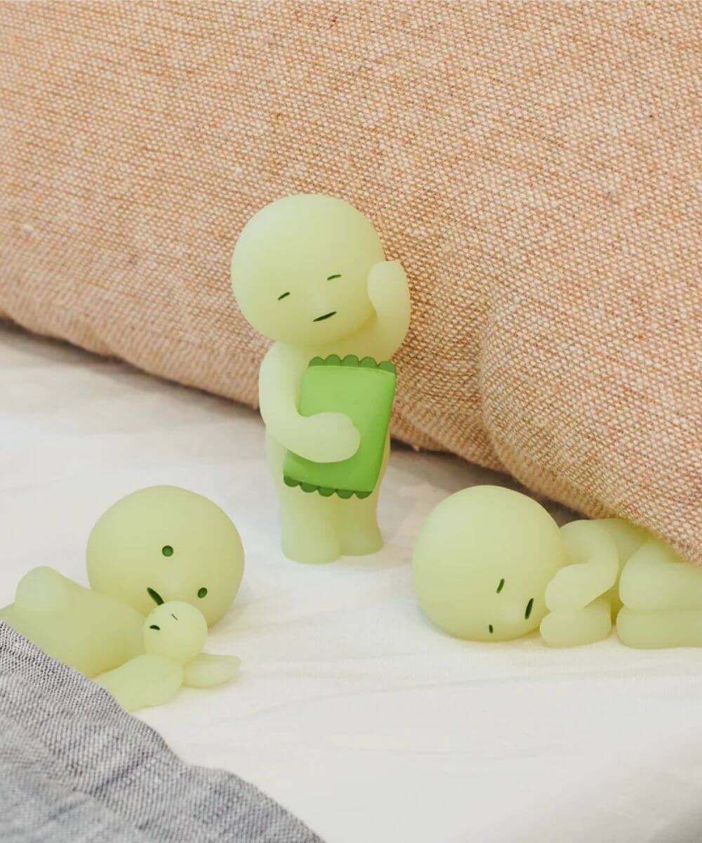 Zoom sur 3 figurines SMISKI Bed