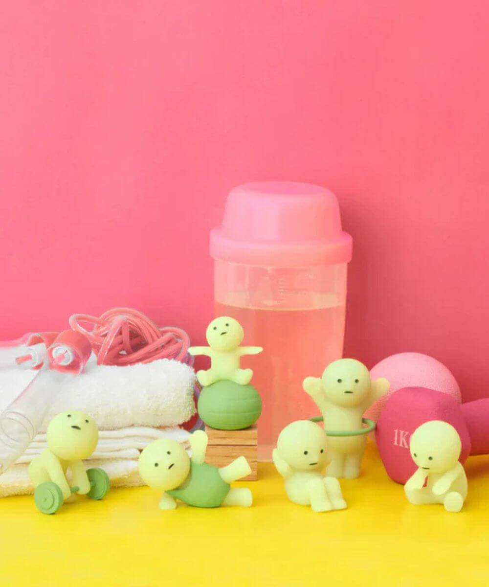 Vue des 6 figurines SMISKI Exercising
