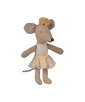 Souris Ballerine petite soeur écru de la marque Maileg sur fond blanc