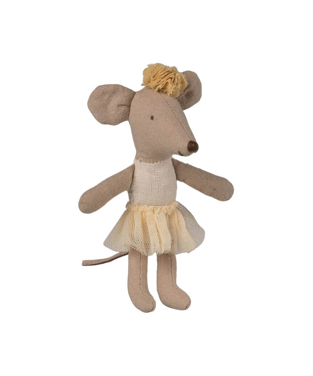 Souris Ballerine petite soeur écru de la marque Maileg sur fond blanc