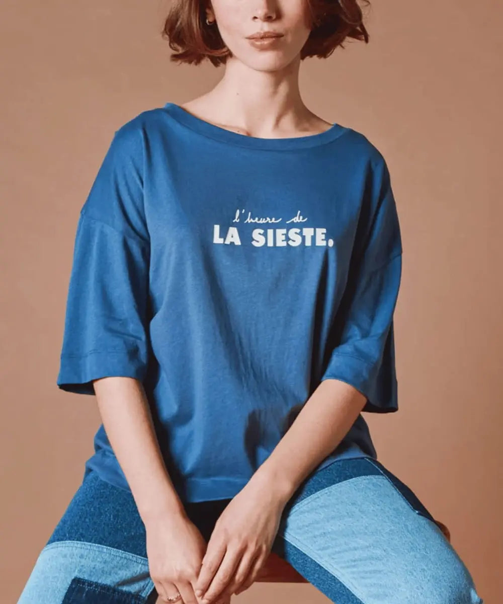 Photo portée du T-shirt Oversize "L'heure de la sieste" d'Émile et Ida
