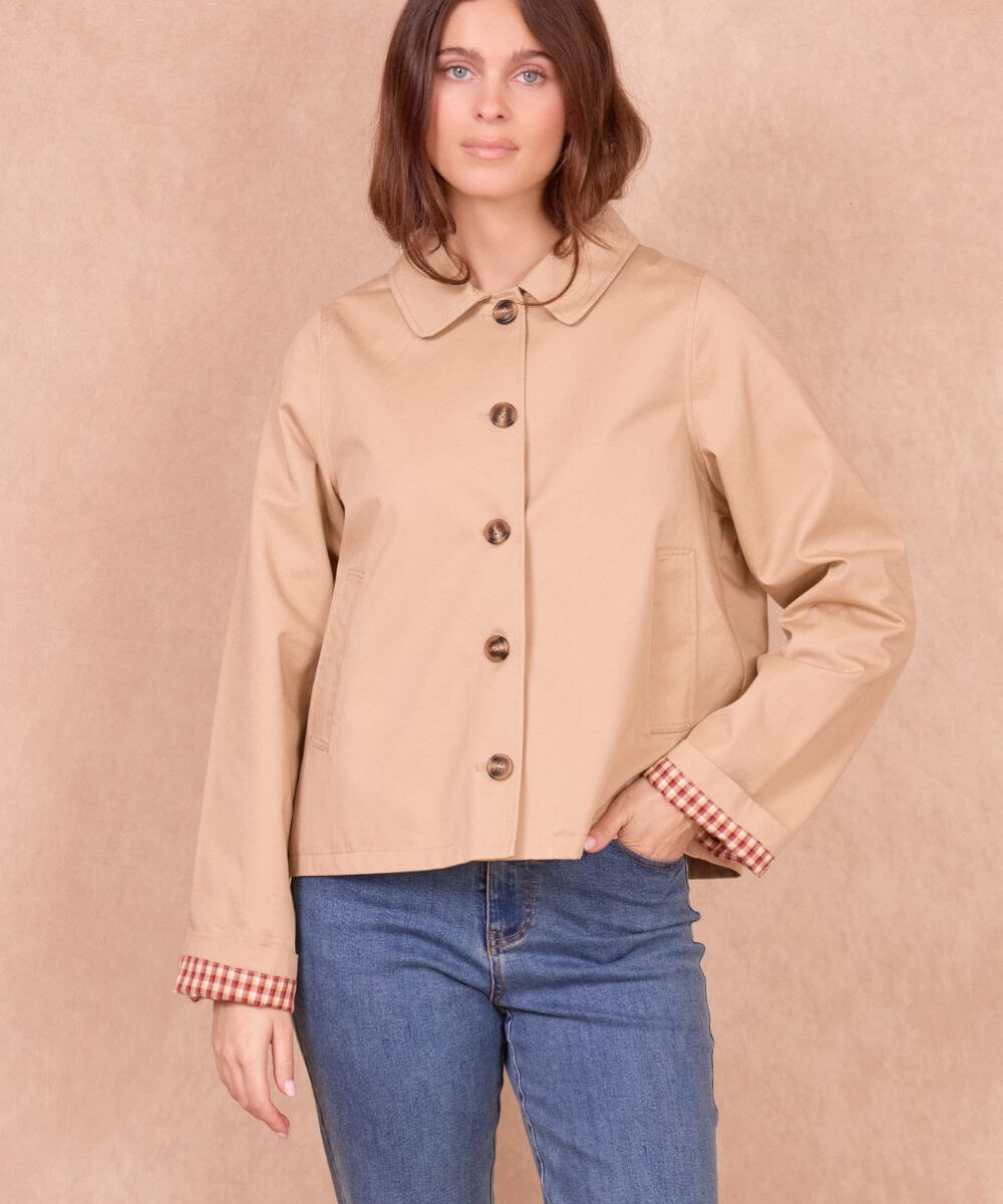Trench Géraldina porté par un mannequin