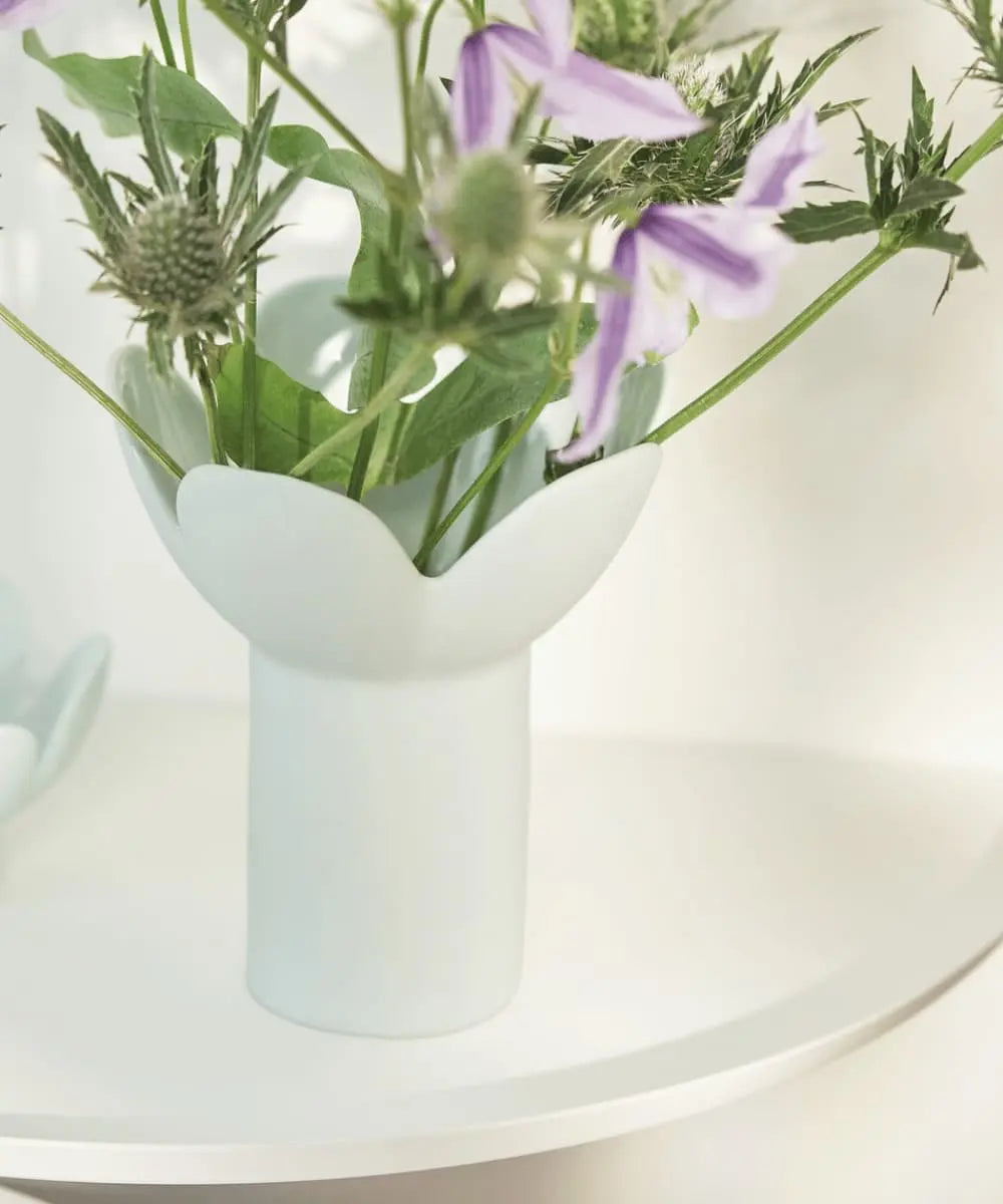 Photo du vase fleur Bleu de Räder avec un bouquet dedans