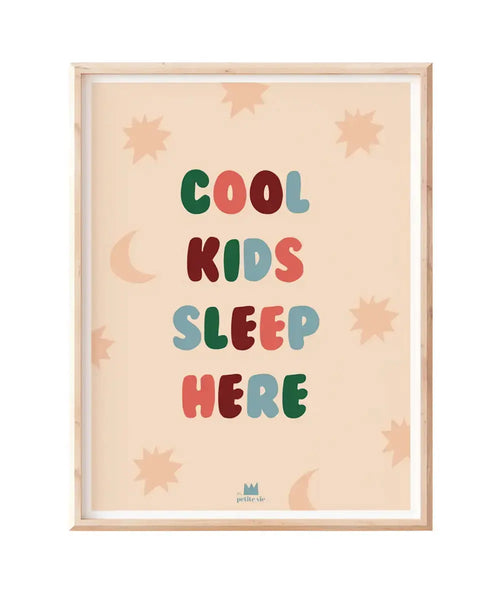Affiche Cool Kids Sleep Here de Ma Petite Vie sur un fond blanc