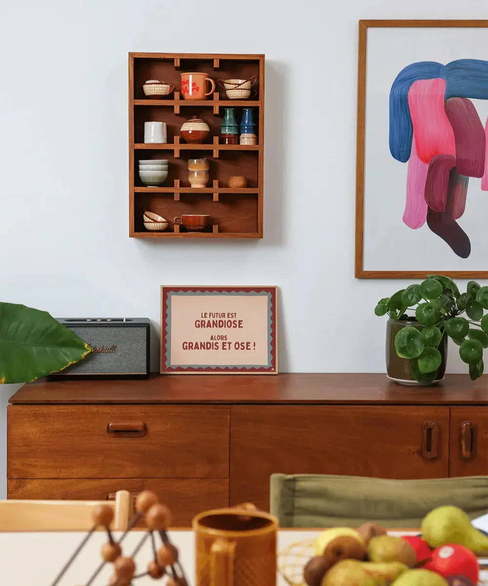 Affiche Grandiose de Ma Petite Vie posée sur le buffet d'un salon