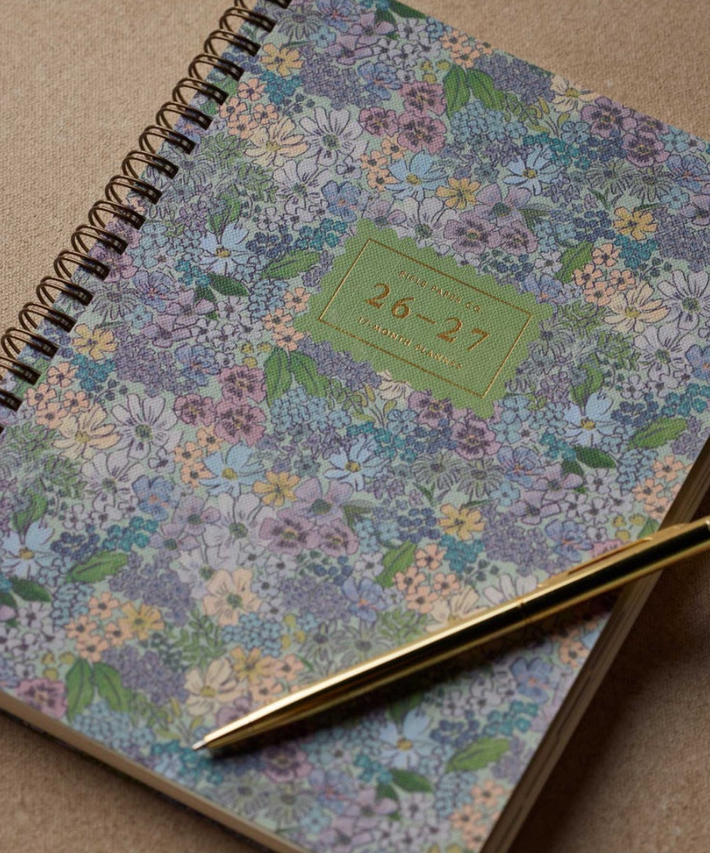 Agenda Mimi présenté dans une ambiance fleurie