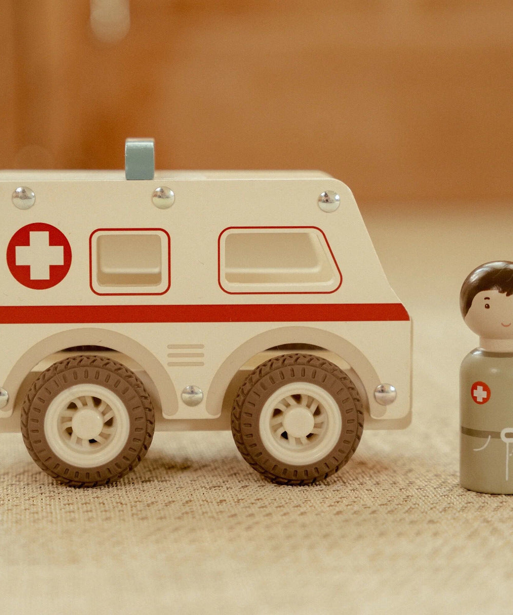 Détail du côté de l’ambulance en bois Little Dutch