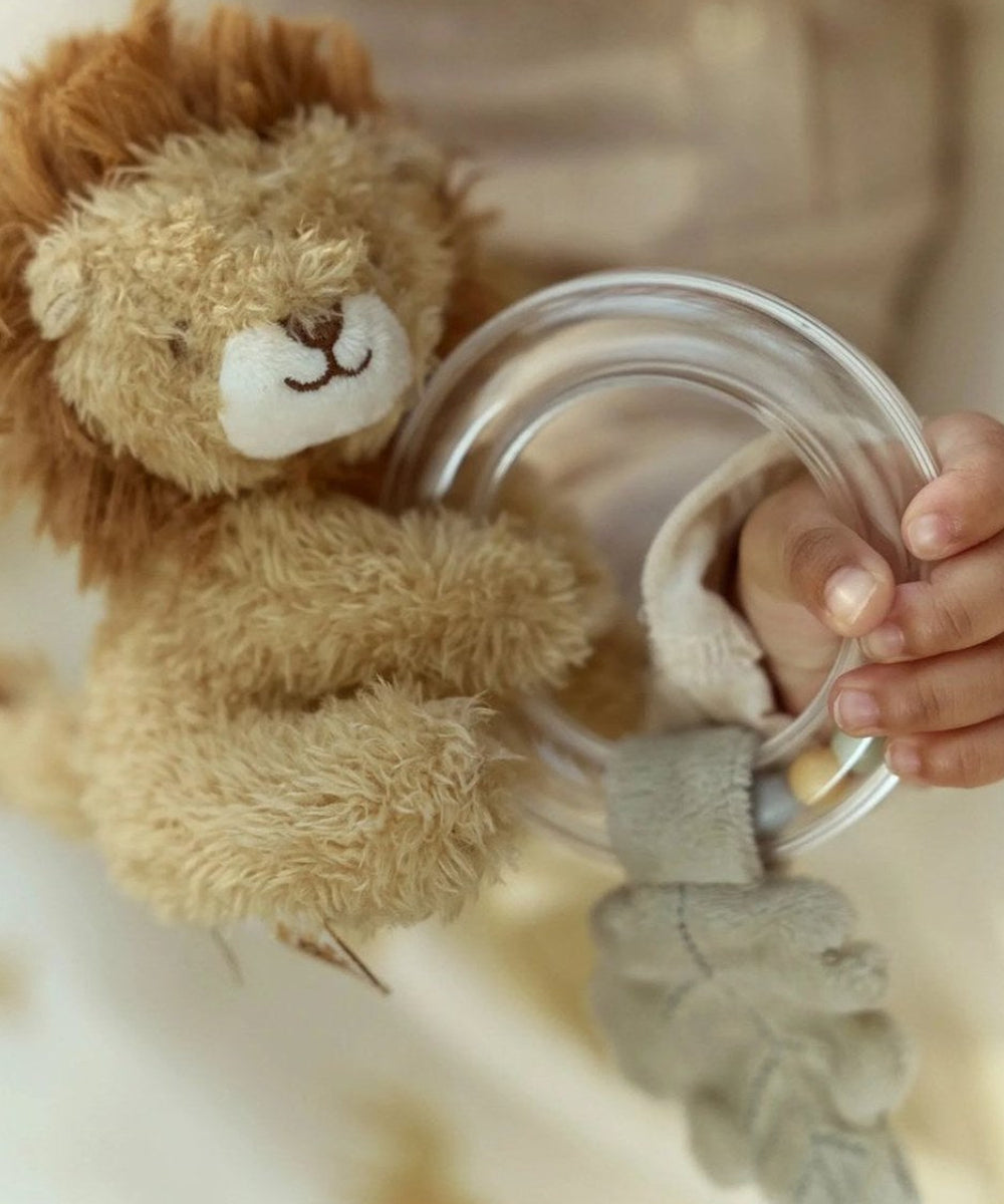 Vue complémentaire de Anneau hochet Lion - Safari Friends de la marque Little Dutch