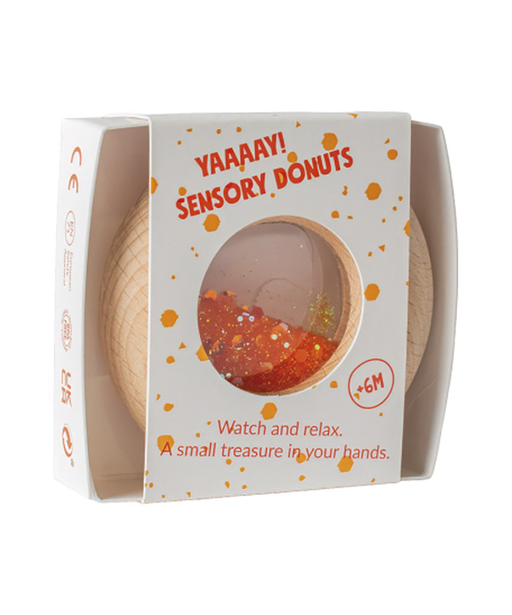 Hochet d'éveil anneau dentition donut sensoriel en bois orange de la marque Petit Boum.