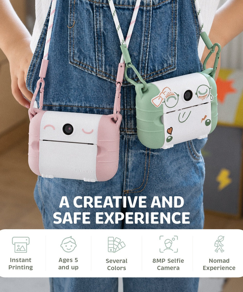 Appareils Kidyprint rose et vert portés en bandoulière