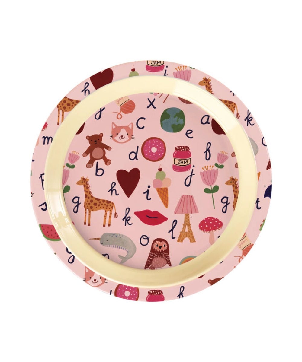 Assiette enfant en mélamine ABC rose de Rice sur fond blanc