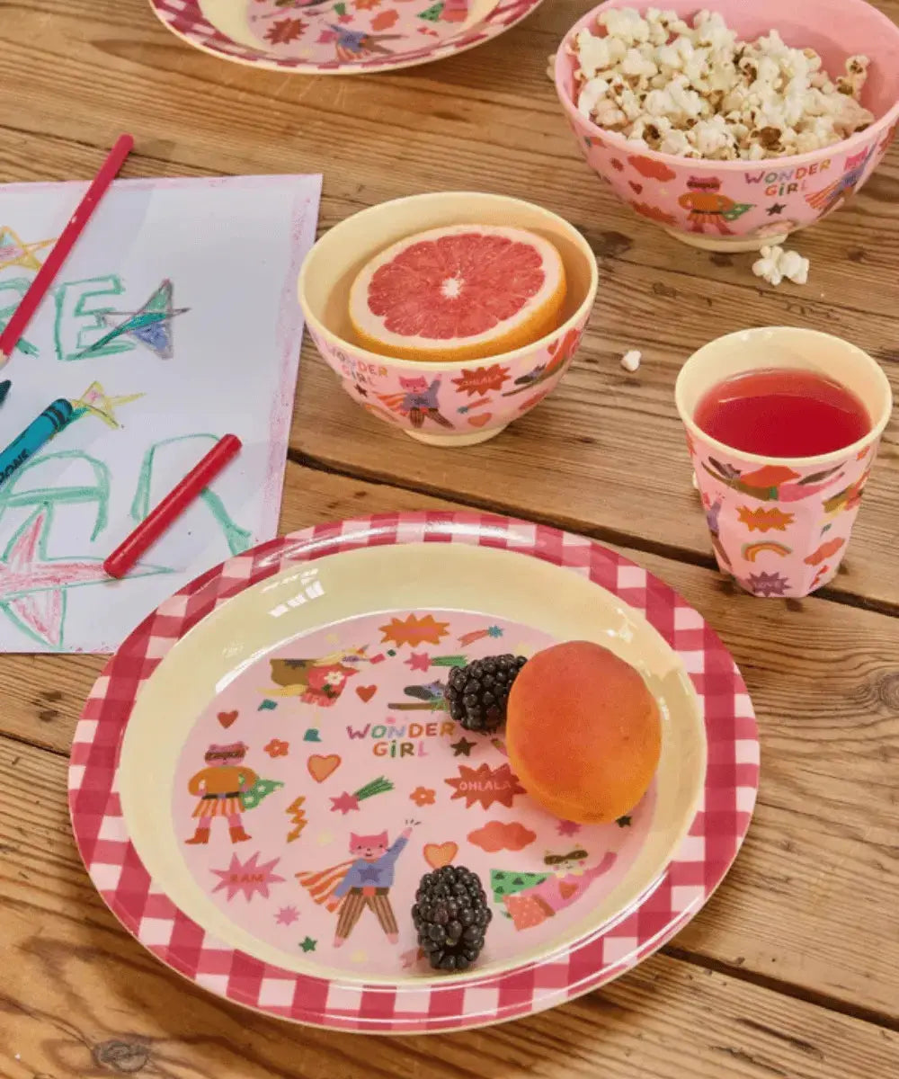 Assiette en mélamine Hero Rose de la marque Rice