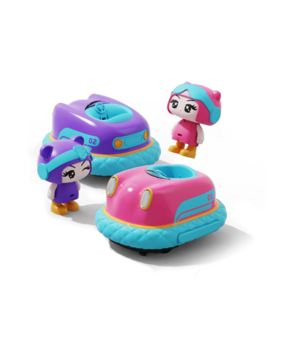 Autos tamponneuses Turbo Twinkle de Sharper Image roses et violettes avec leurs deux personnages, sur fond blanc