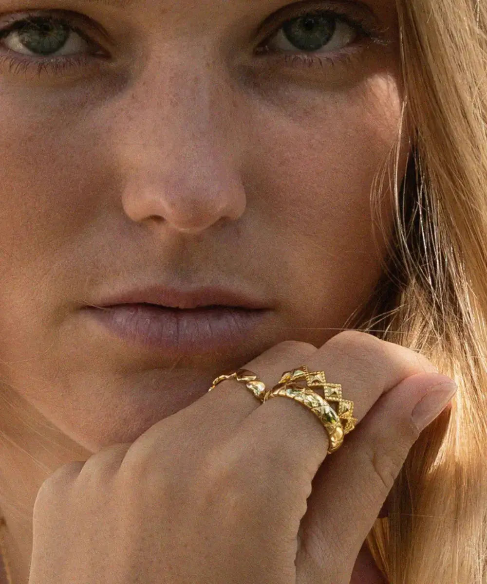 Photo portée de la bague Paola de Bacci Paris