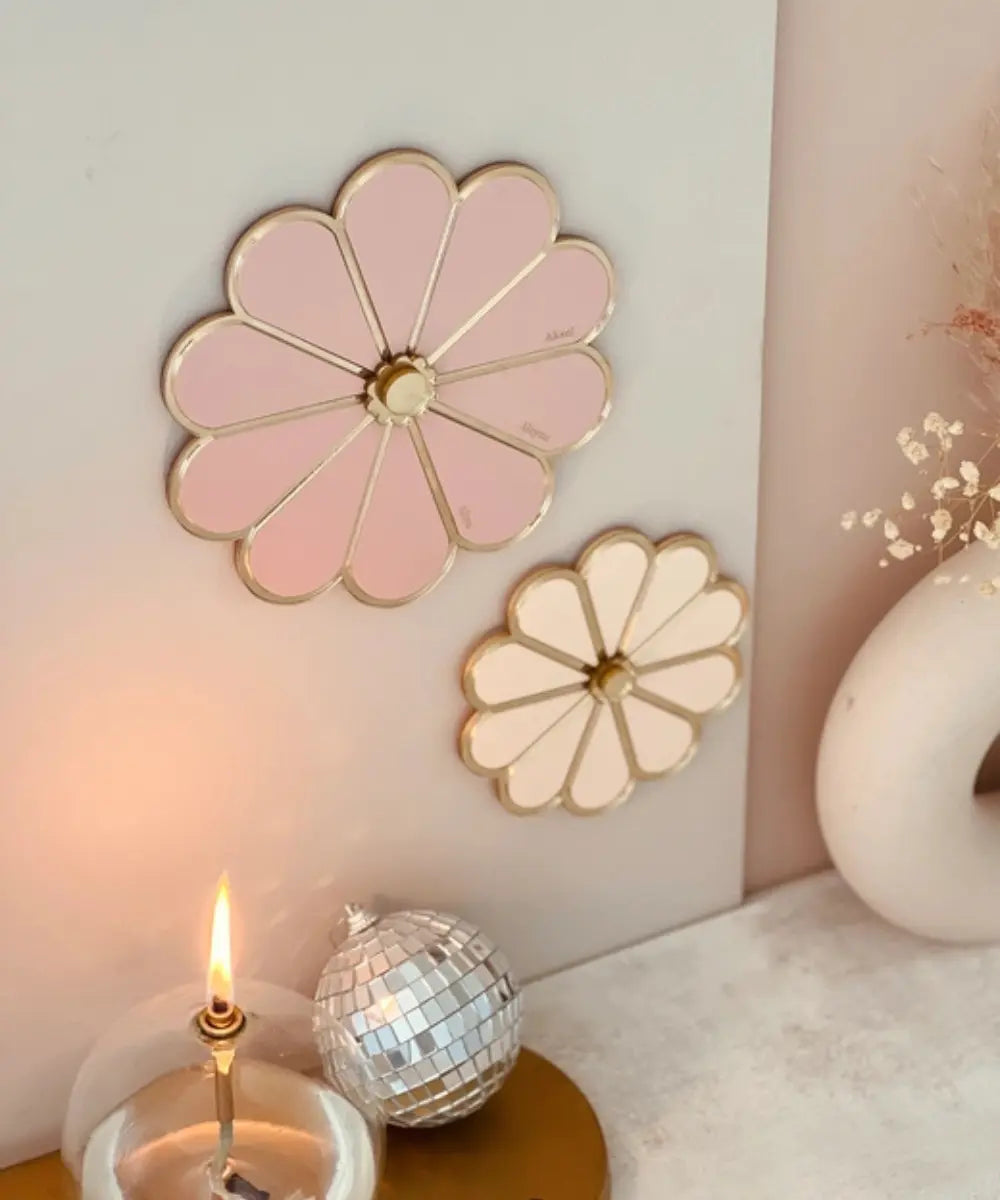 Bijou de mur Fleur en plexiglas en situation