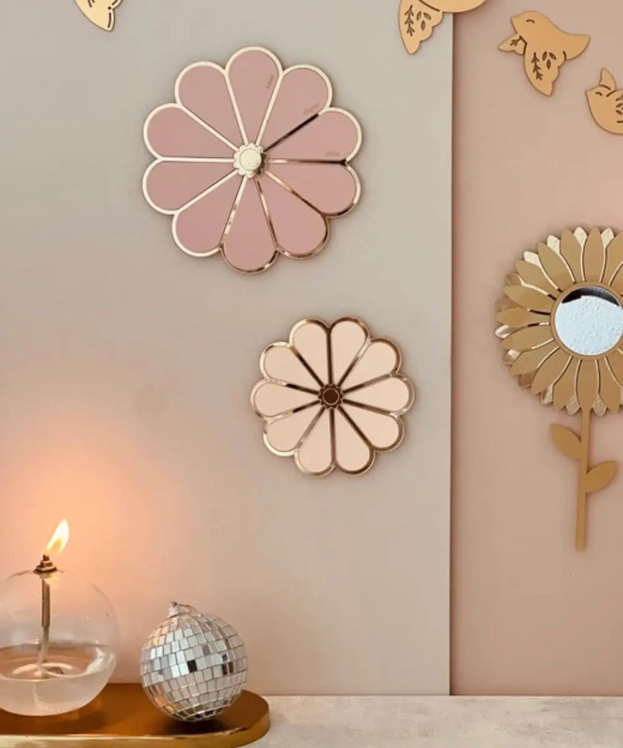 Bijou de mur Fleur en plexiglas en situation