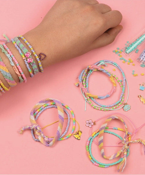 Bijoux Arc-en-ciel — Auzou — photo des bracelets portés