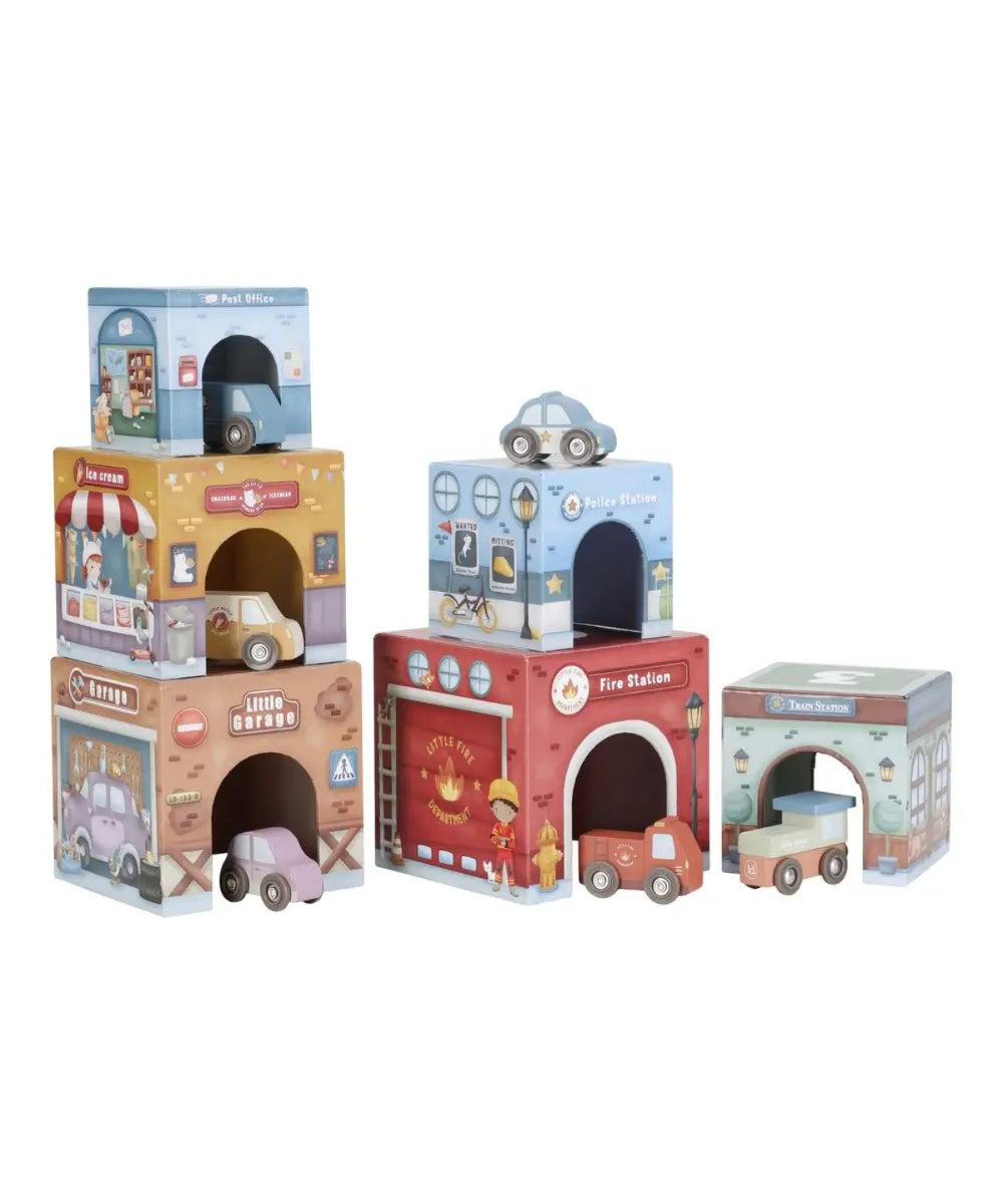 Cubes a empiler et voitures en bois fsc little dutch illustres avec garages et petits vehicules.