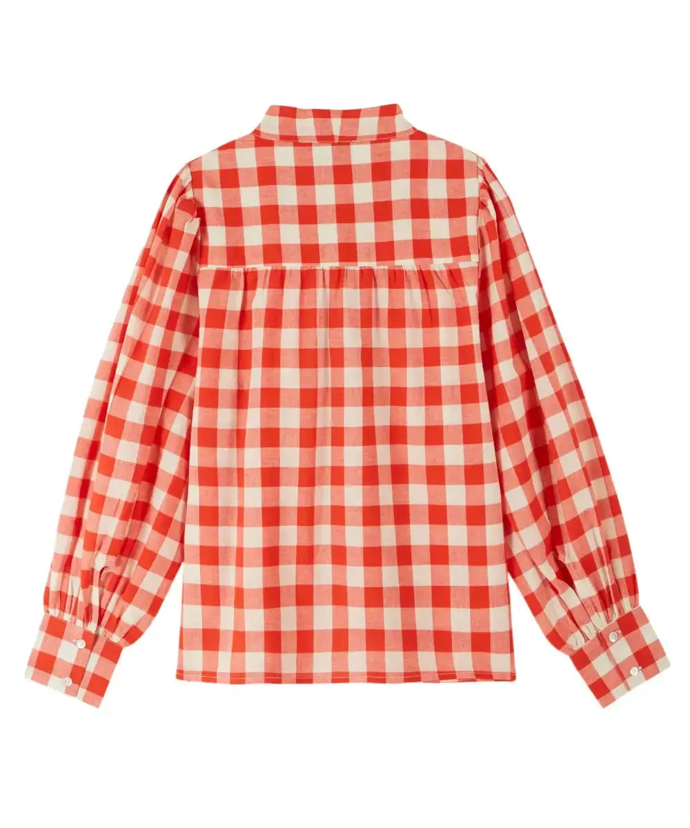 Photo du dos de la blouse Col Lavallière en Vichy Rouge de la marque Emile et Ida