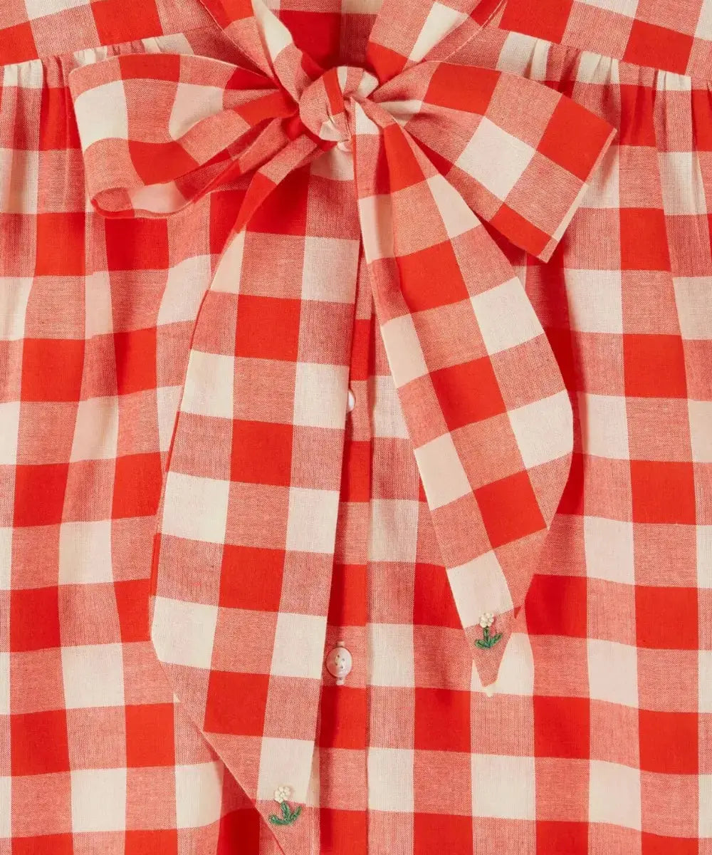 Zoom sur le joli tissu Vichy Rouge de la blouse Emile et Ida