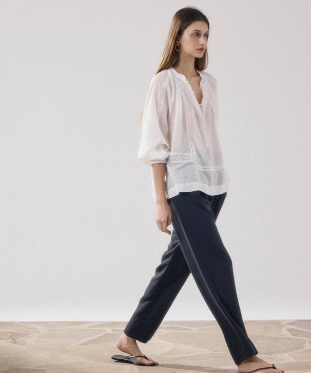 Blouse Cora écrue en voile de coton porté