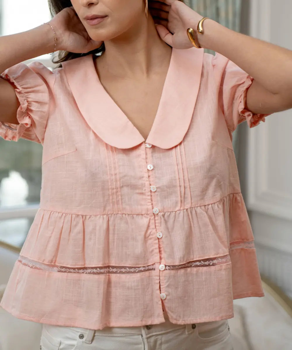 Blouse Eulalie Rose portée par une femme