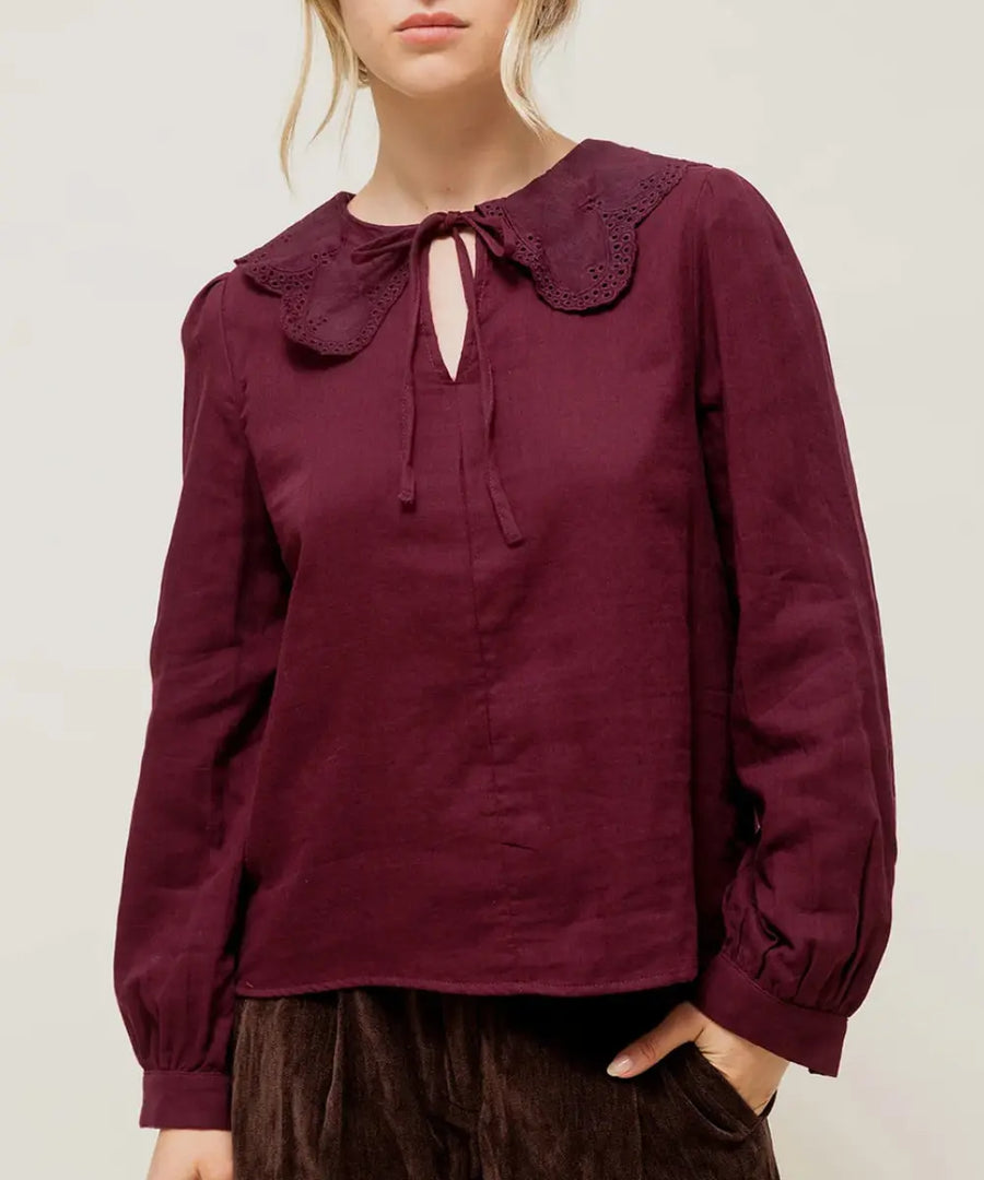 Blouse aubergine Corisande Émilie Karston avec grand col brodé rétro et festonné