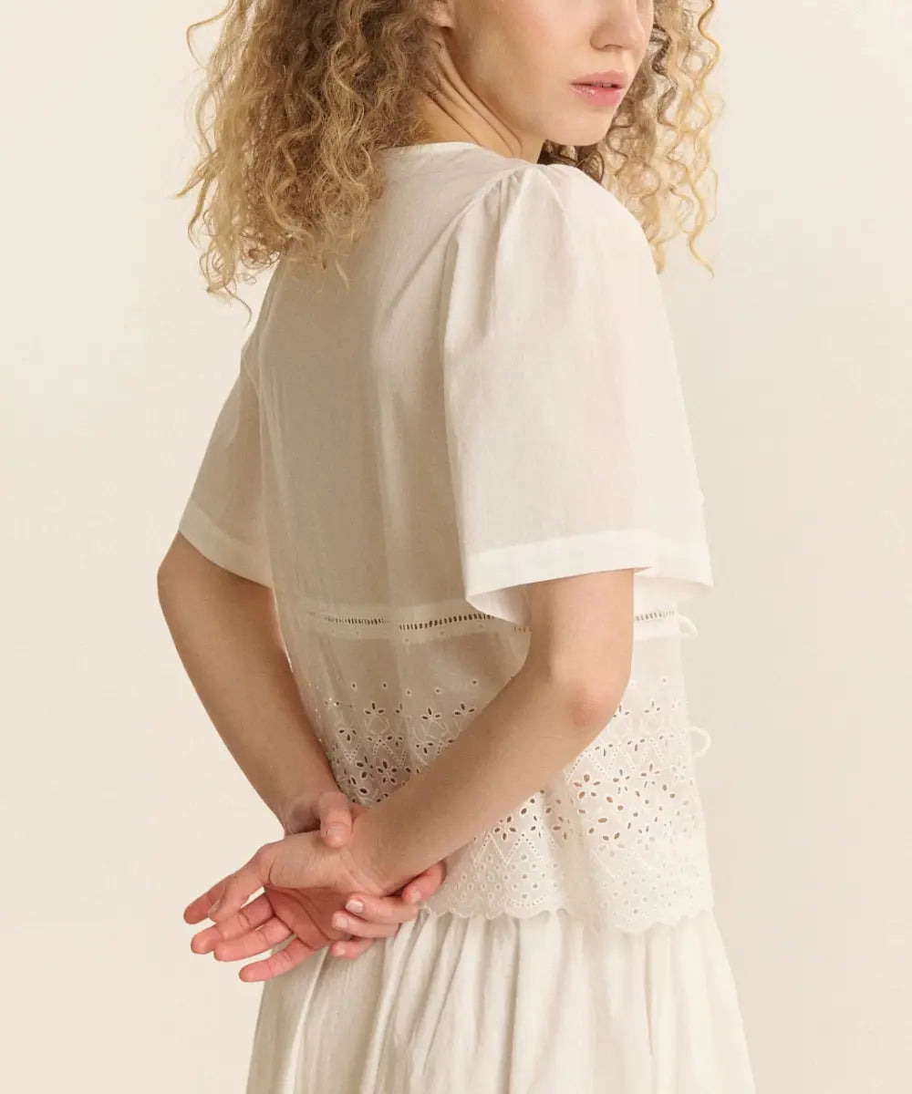 Vue du dos de la Blouse Vénus Blanche 100% coton de la marque Garance Paris