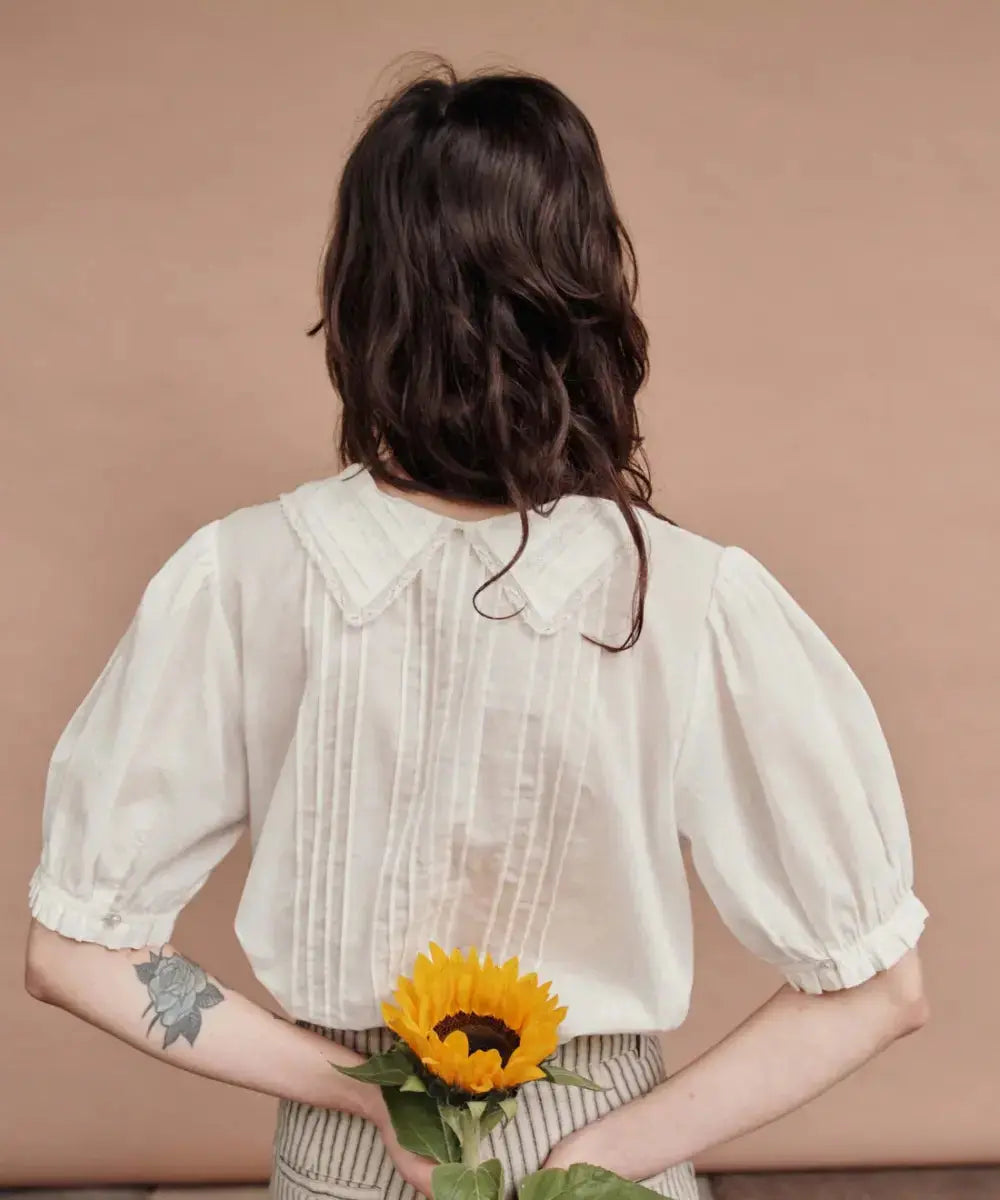 Photo portée de la Blouse vintage Crème en coton Biologique de la marque Emile & Ida 