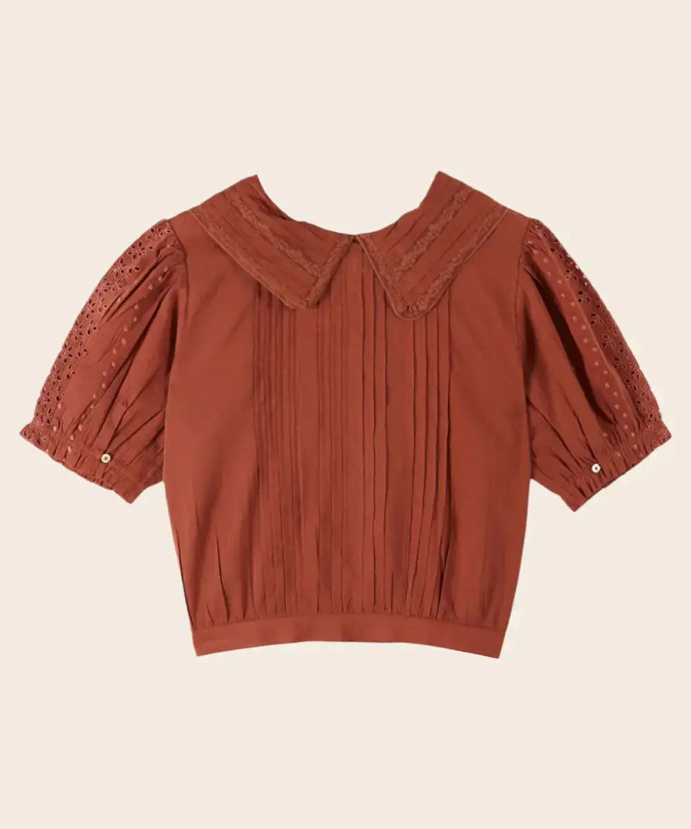 Blouse vintage Delicate Sienne de la marque Emile et Ida sur fond blanc et vue de dos