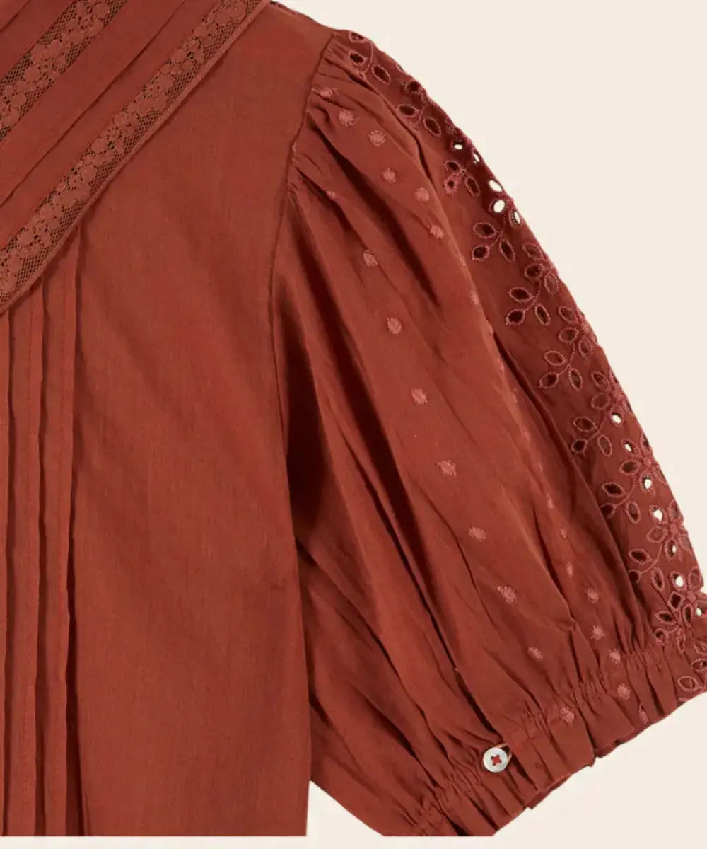 Détail de la manche Blouse vintage Delicate Sienne de la marque Emile et Ida 