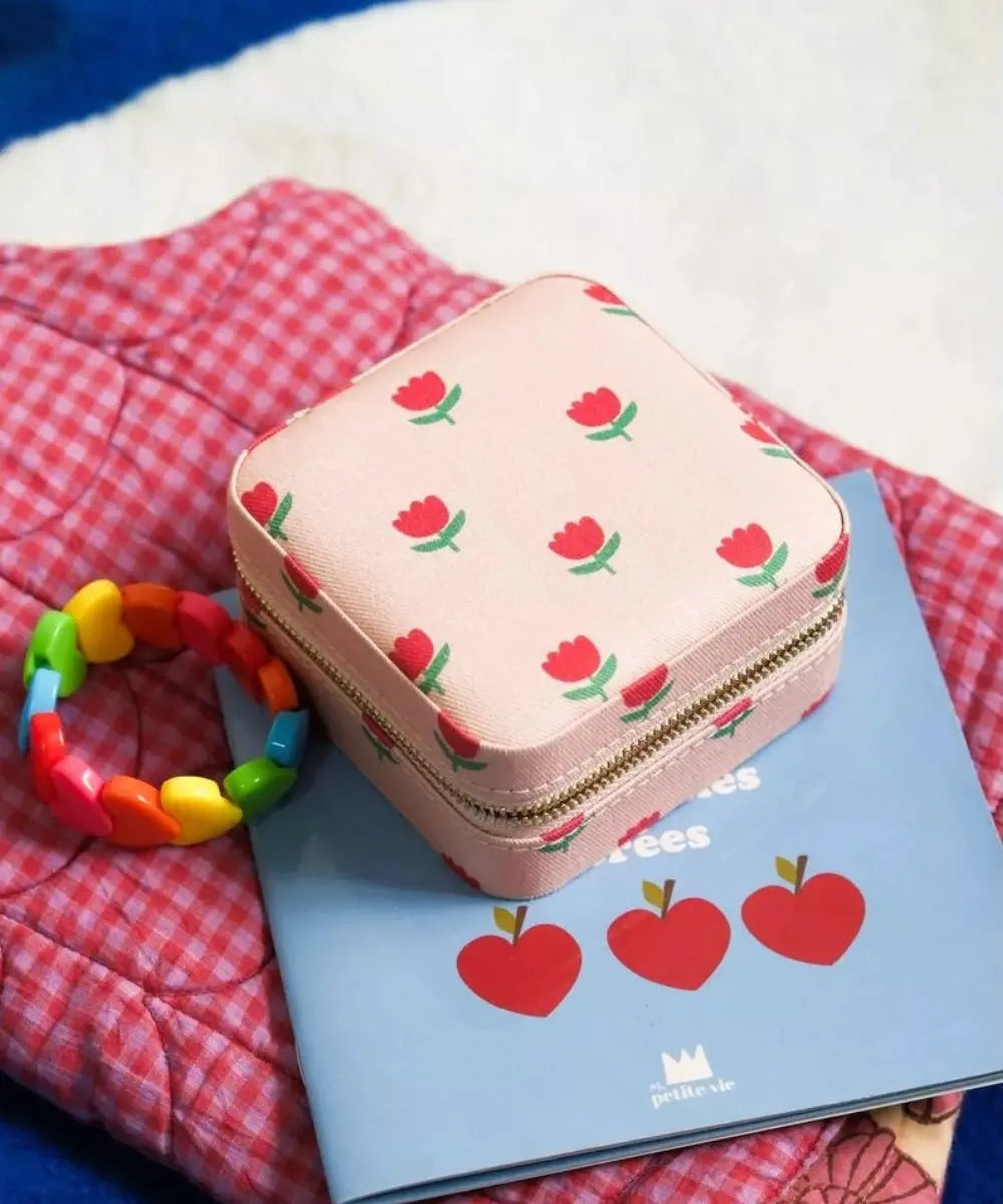 Gros plan en situation de Boîte à bijoux Bloom de Ma Petite Vie