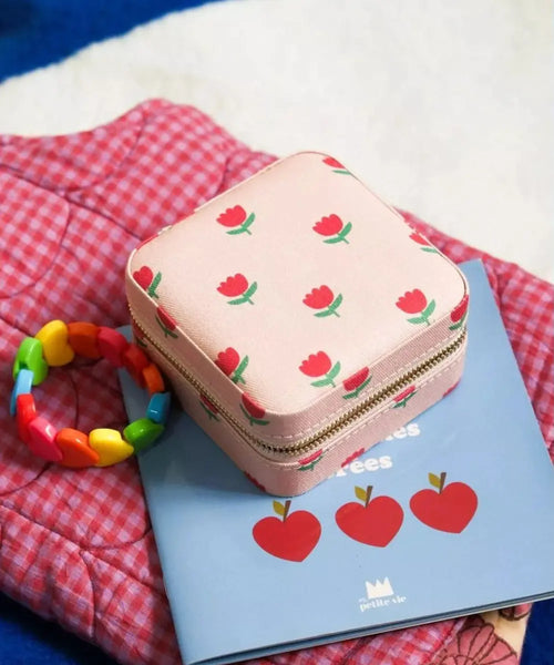 Gros plan en situation de Boîte à bijoux Bloom de Ma Petite Vie