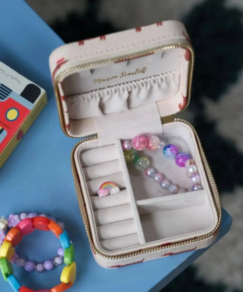 Gros plan en situation de Boîte à bijoux Bloom de Ma Petite Vie