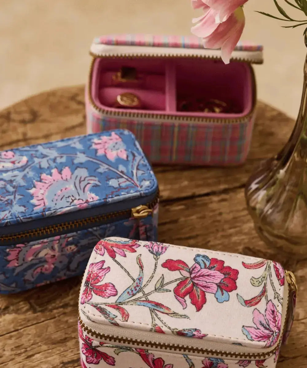 Zoom sur les jolis tissus en coton biologique de Louise Misha