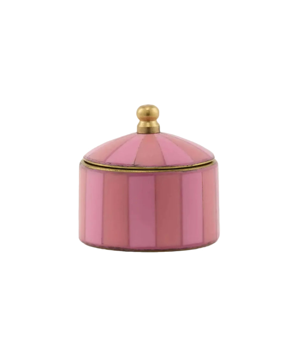 Petite boîte Bailey Rose de la marque Doing Goods vu de face sur fond clair