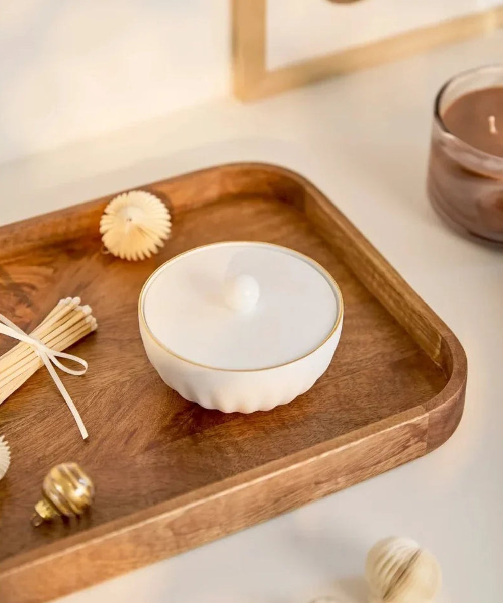 Gros plan en situation de Boîte en porcelaine Liseré doré de la marque Räder