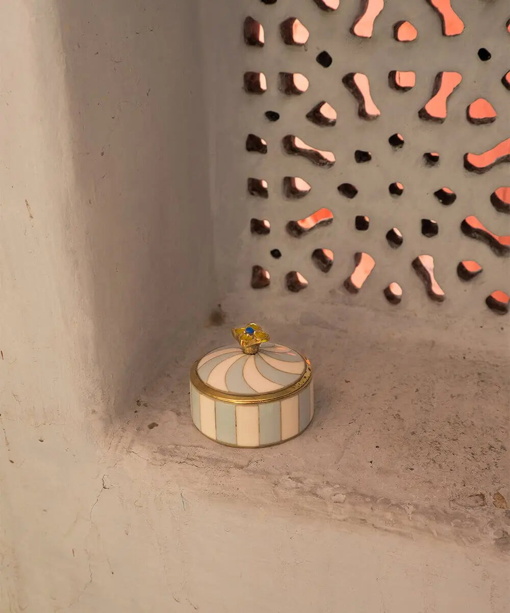 Boîte Lou Cirque Moyenne Bleue Doing Goods en situation